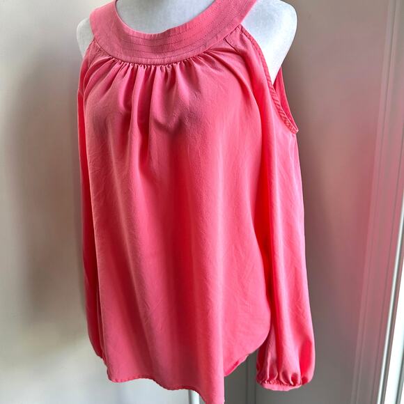 Trina Turk 100% Silk Medium Pink Resortwear Cold Shoulder Blouse Keyhole Sexy - Picture 3 of 7